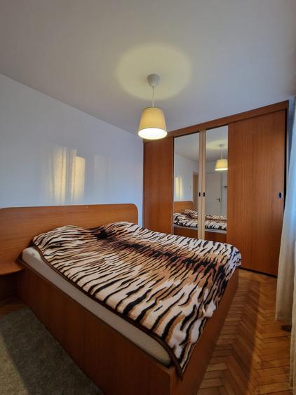 Apartament cu 3 camere semidecomandat în Titan