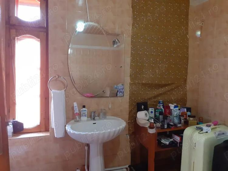 Casă cu 6 camere cu Teren 283 Mp în Școlilor