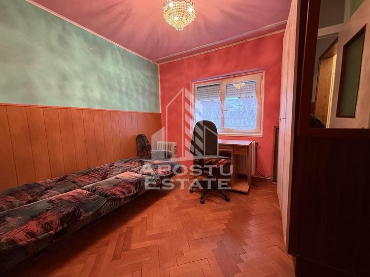 Apartament cu 3 camere decomandat, mobilat în Central