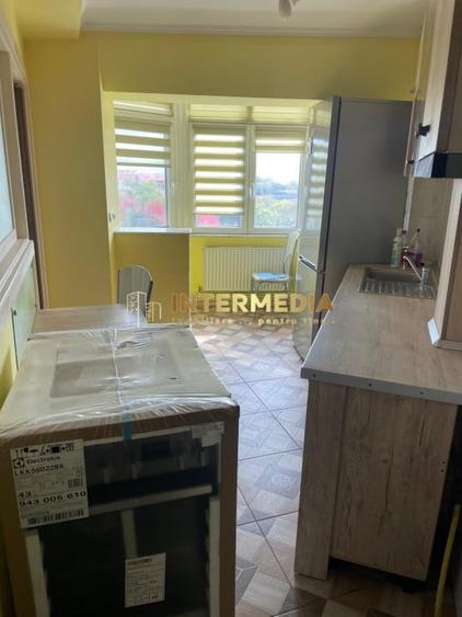 Apartament cu 4 camere decomandat în Cetate