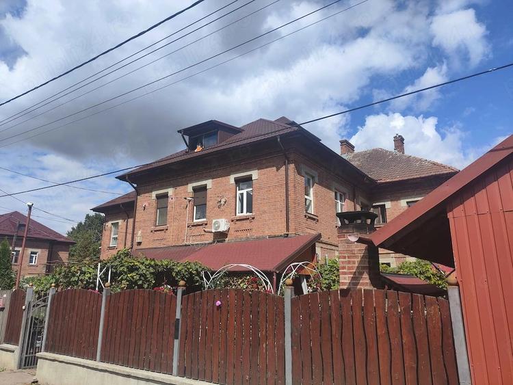 Casă cu 4 camere cu Teren 140 Mp în Exterior Vest