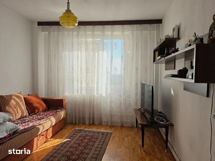 Apartament cu 3 camere decomandat în Astra