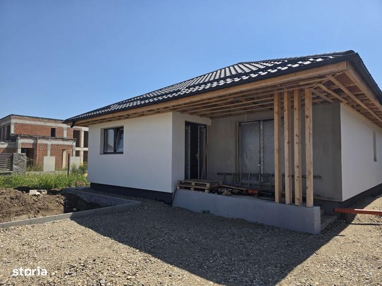 Casă cu 4 camere în Cristian