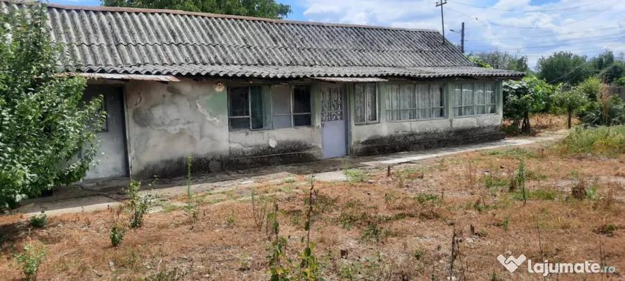 Casa batraneasca cu teren generos de 1.239 mp in Brade - Craiova (Dolj) - 1