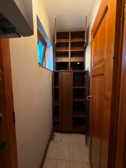 Apartament cu 4 camere semidecomandat în Hărmanului
