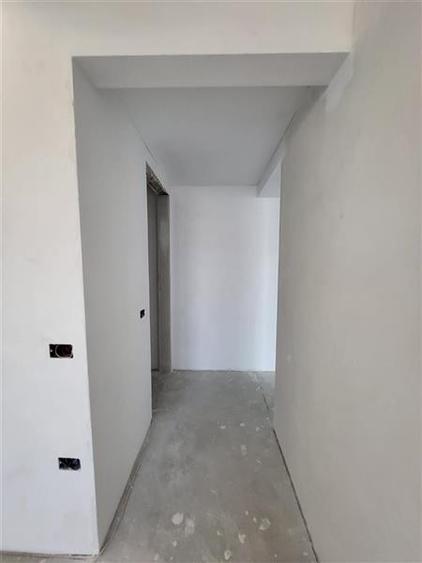 Apartament cu 5 camere decomandat în Dumbrăvița