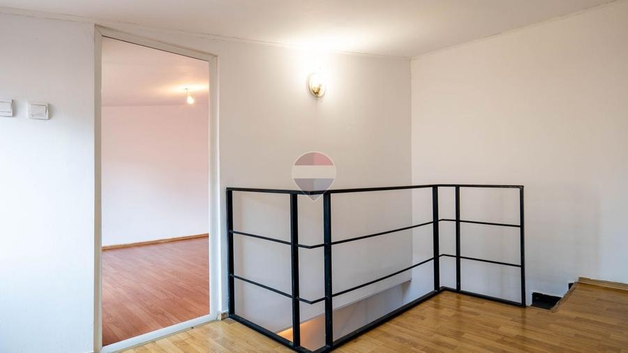 Casă individuală cu 9 camere cu Teren 160 Mp în Chitila