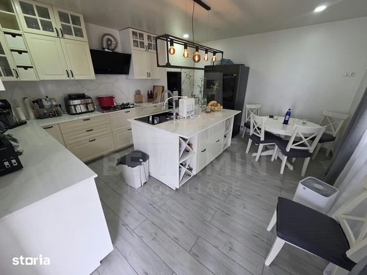 Casă cu 4 camere cu Teren 1191 Mp în Romanești
