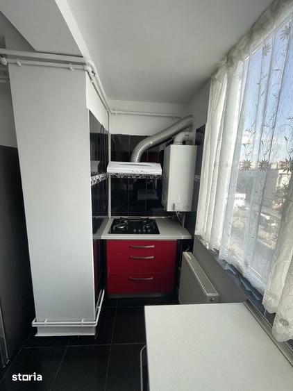 Apartament cu 3 camere în Craiovița Nouă