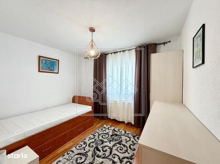 Apartament cu 4 camere decomandat în Central