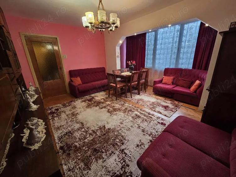 Apartament cu 3 camere semidecomandat în Micro II