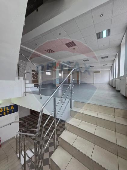 Spațiu comercial, de 550 mp, în Central