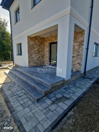Casă cu 4 camere cu Teren 300 Mp în Central