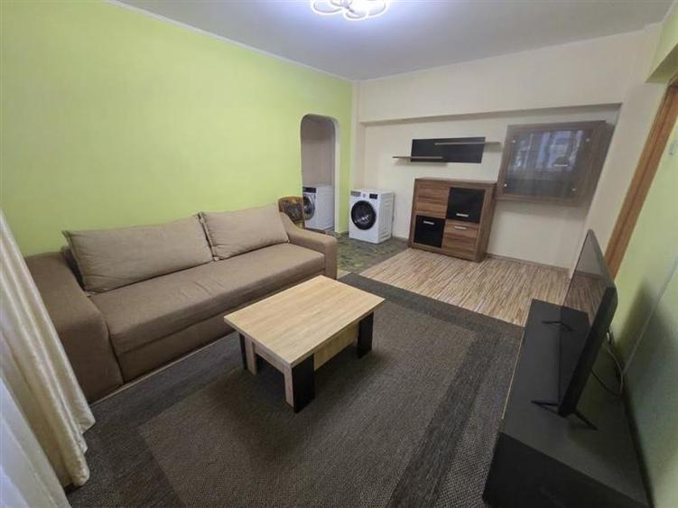 Apartament cu 3 camere semidecomandat, mobilat în Inel II