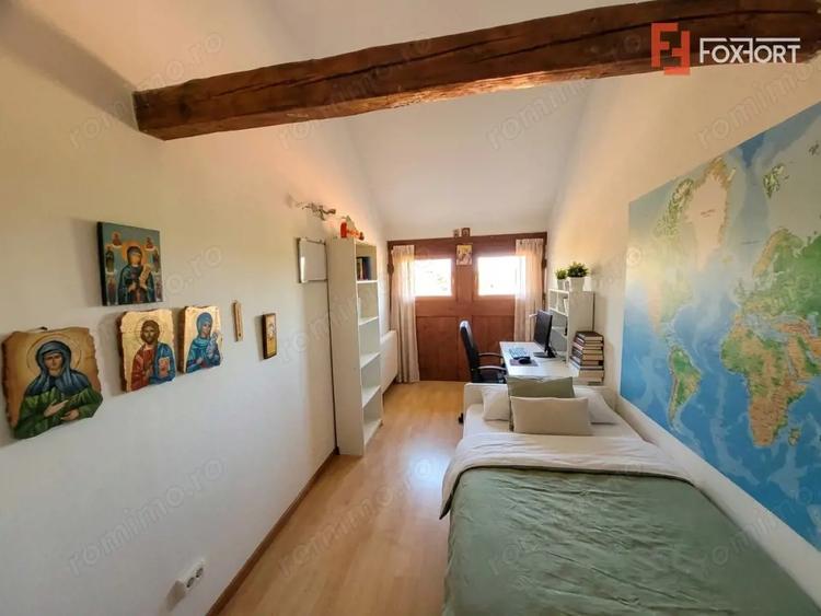 Casă cu 8 camere cu Teren 225 Mp în Ghiroda