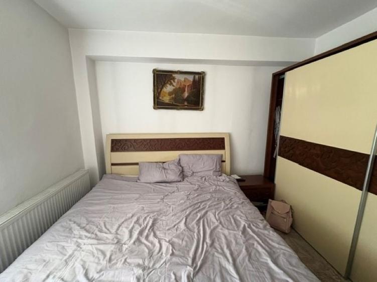 Apartament cu 3 camere decomandat în Dâmbu Pietros