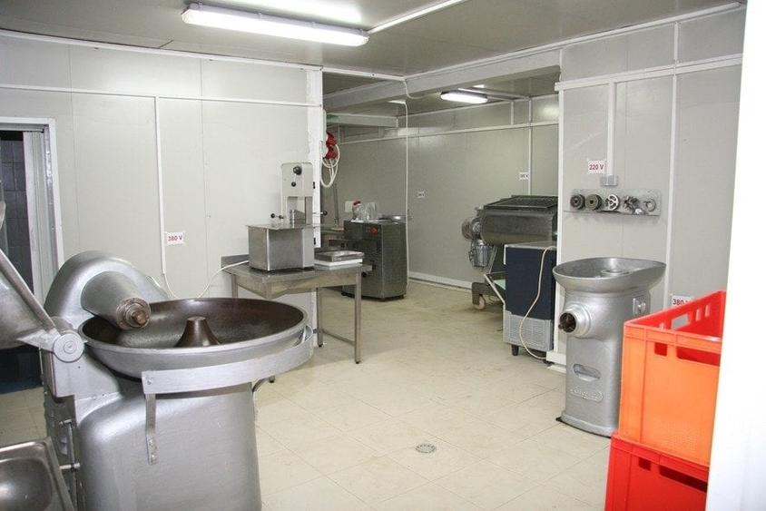 Spațiu industrial, de 650 mp, în Periferie