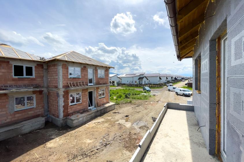 Duplex cu 4 camere cu Teren 250 Mp în Sânpetru