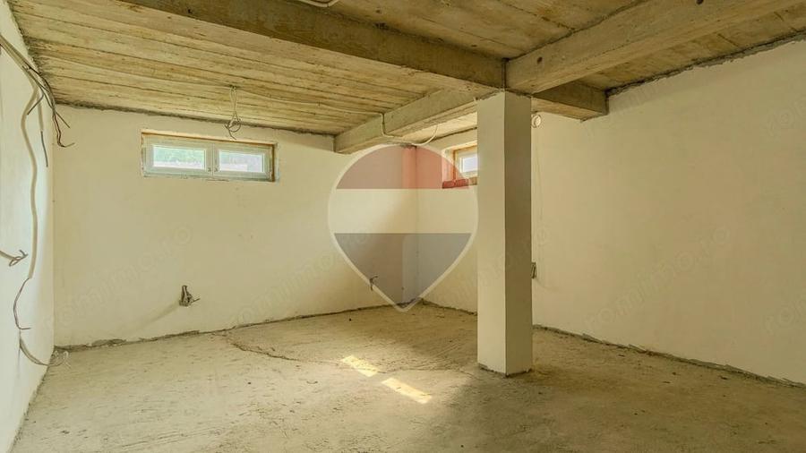 Casă cu Teren 1322 Mp în Bunloc