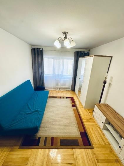 Apartament cu 3 camere decomandat, mobilat în Gară