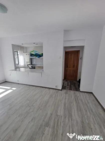 Apartament cu 3 camere semidecomandat în Central