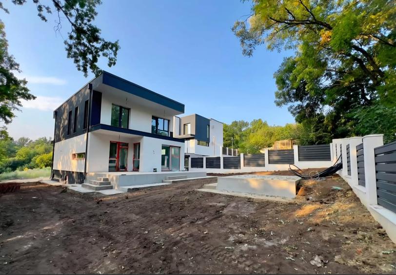 Casă individuală cu 6 camere cu Canalizare în Copou