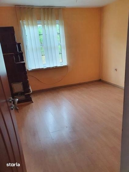 Casă cu 4 camere cu Teren 250 Mp în Ișalnița