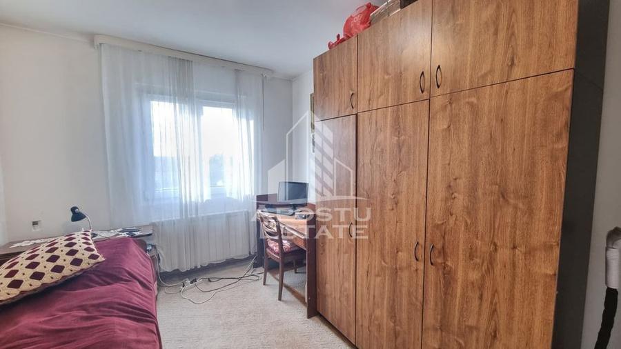 Apartament cu 3 camere semidecomandat, mobilat în Circumvalațiunii
