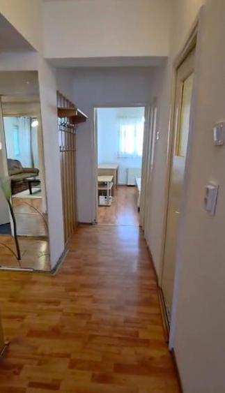 Apartament cu 3 camere decomandat în Astra