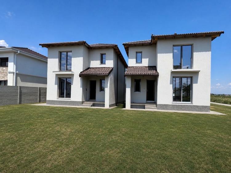 Duplex cu 4 camere cu Canalizare în Moșnița Nouă