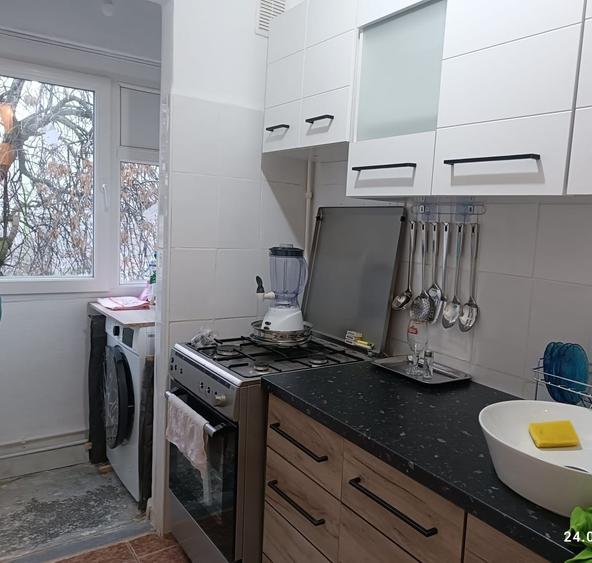 Apartament cu 2 camere semidecomandat în Berceni