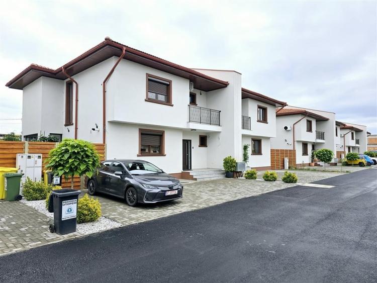 Duplex cu 4 camere cu Canalizare în Otopeni
