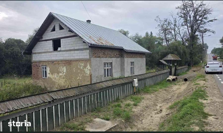 Casă cu 4 camere cu Teren 1500 Mp în Horodnic