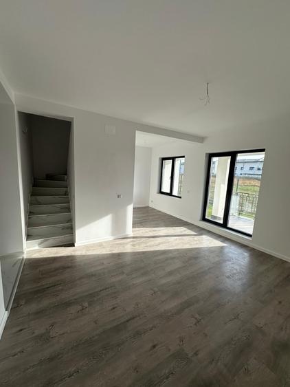 Duplex cu 4 camere cu Teren 190 Mp în Giurgiului
