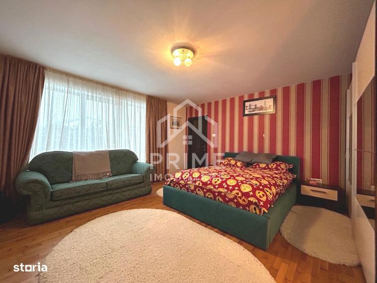 Casă cu 7 camere cu Teren 1004 Mp în Central