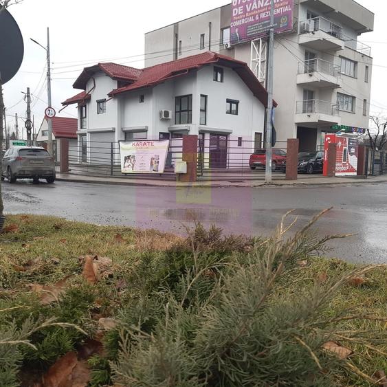Casă cu 6 camere cu Teren 270 Mp în Cățelu