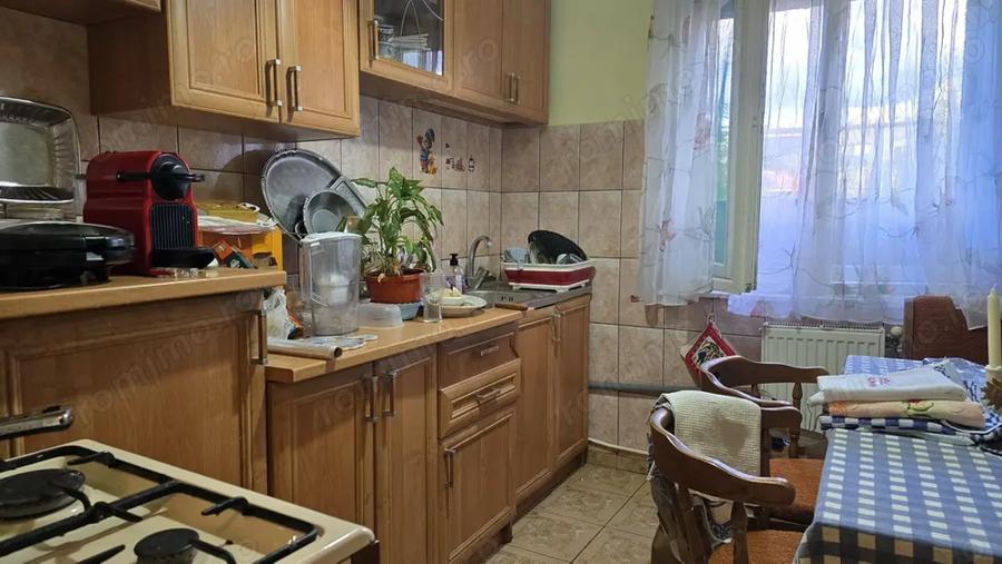 Apartament cu 4 camere semidecomandat în Gojdu