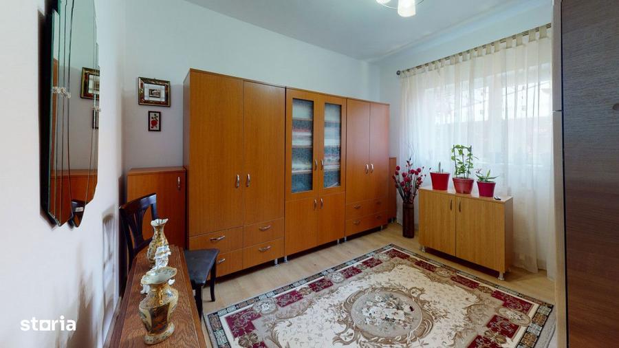 Casă cu 8 camere cu Teren 420 Mp în Nord