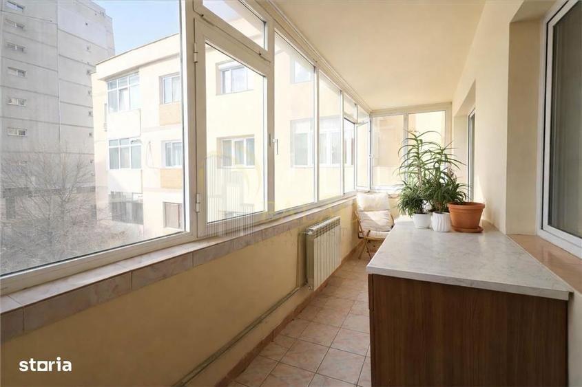 Apartament cu 3 camere decomandat, mobilat în Nicolina