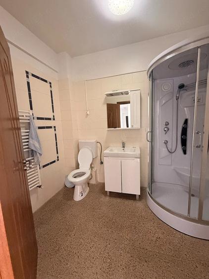 Apartament cu 3 camere decomandat în Independenței