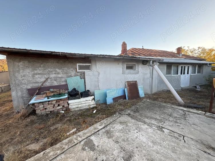Casă cu 4 camere cu Teren 940 Mp în Răzvad