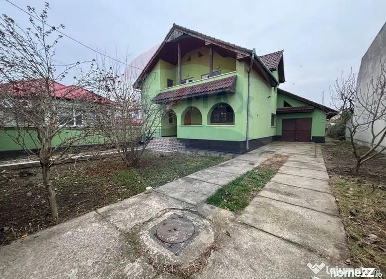 Casă cu 5 camere cu Teren 700 Mp în Grădiște