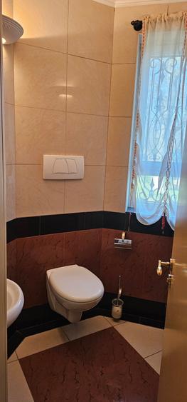 Casă individuală cu 7 camere cu Canalizare în Balotești