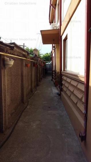 Casă cu 7 camere cu Canalizare în Central