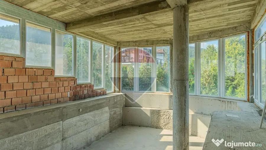 Casă cu 7 camere cu Teren 1322 Mp în Bunloc