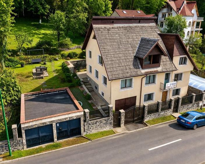 Vila cu potential de pensiune,2 garaje,teren 1.080 mp,strada Marasesti, Brasov - 1