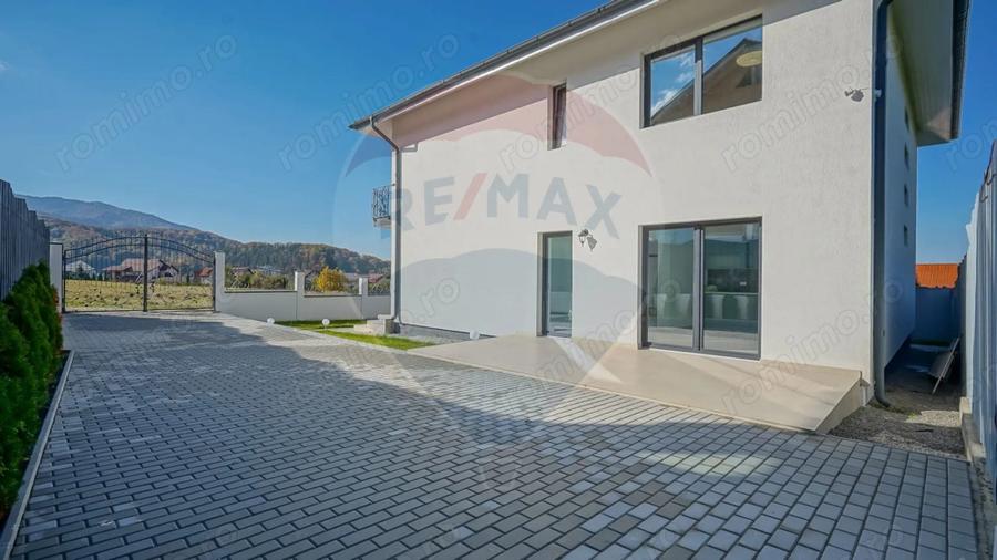 Casă cu 5 camere cu Teren 400 Mp în Bunloc
