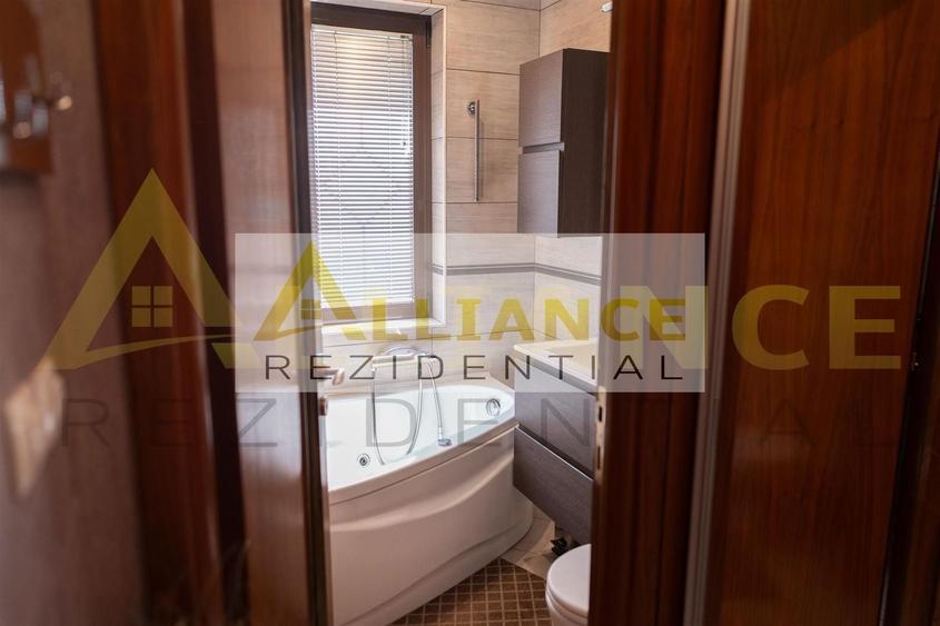 Casă individuală cu 7 camere decomandat cu Piscina în Central