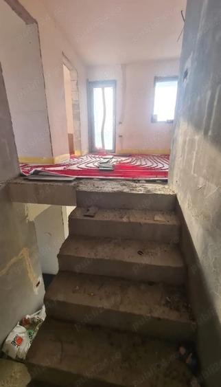 Casă cu Teren 254 Mp în Central
