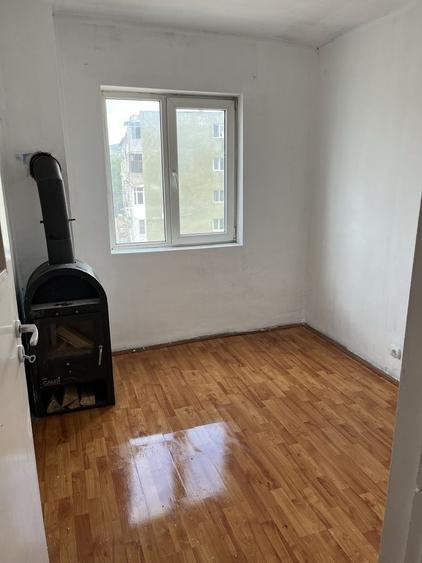 Apartament cu 3 camere semidecomandat în Aleșd